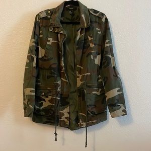 FOREVER 21 camo utility jacket. Size medium.